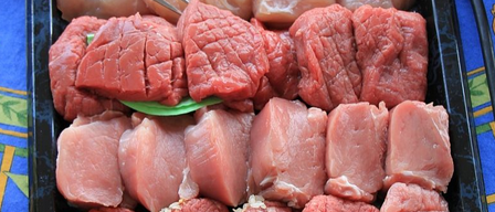 肉塊粘結(jié)劑可以黏合肉制品加工過程中產(chǎn)生大量的碎肉和肉渣