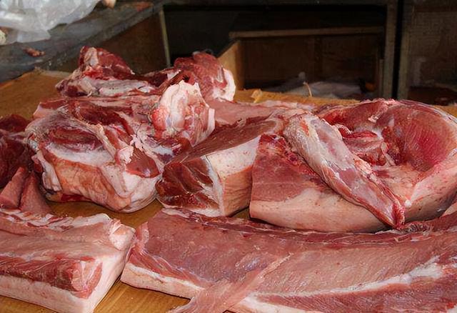 買豬肉時(shí),內(nèi)行人專挑“這3塊肉”買,肉質(zhì)新鮮美味,好吃又便宜